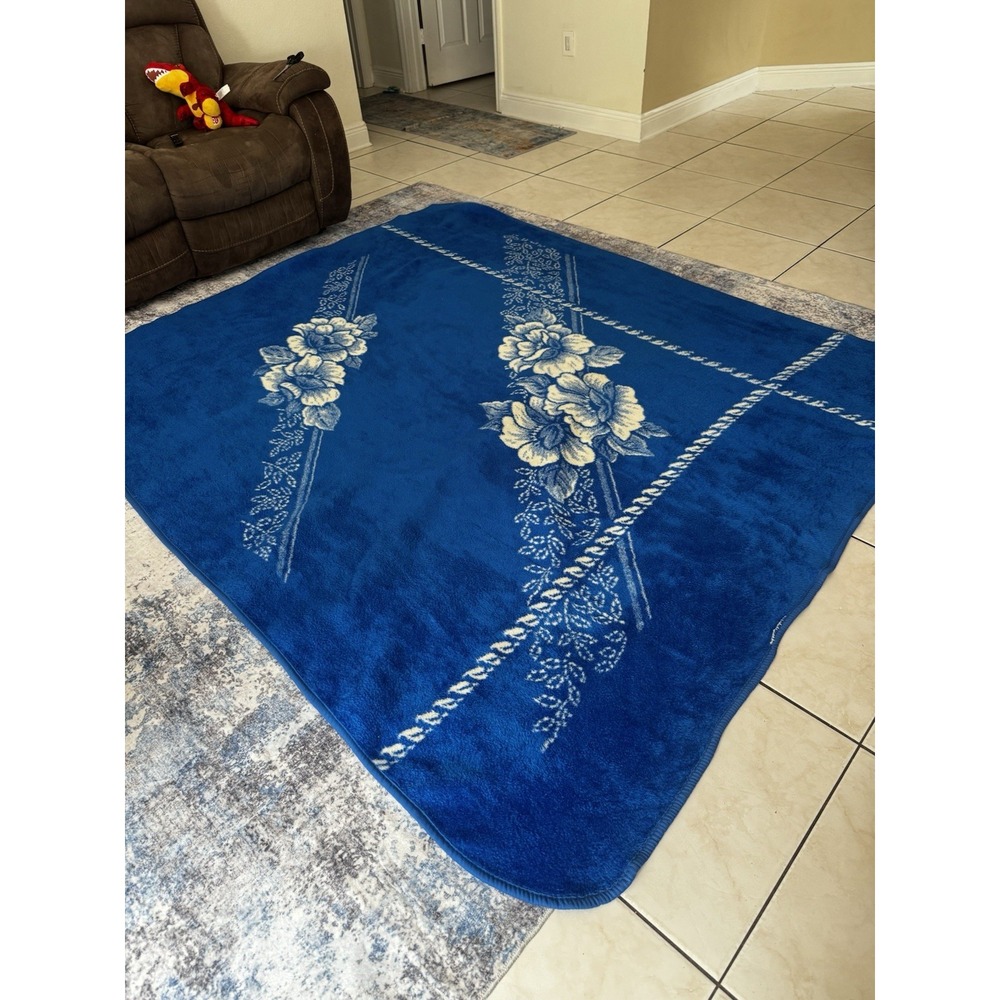 VTG San Marcos Cobija Reversible Blanket Blue White Flower Floral 79x97